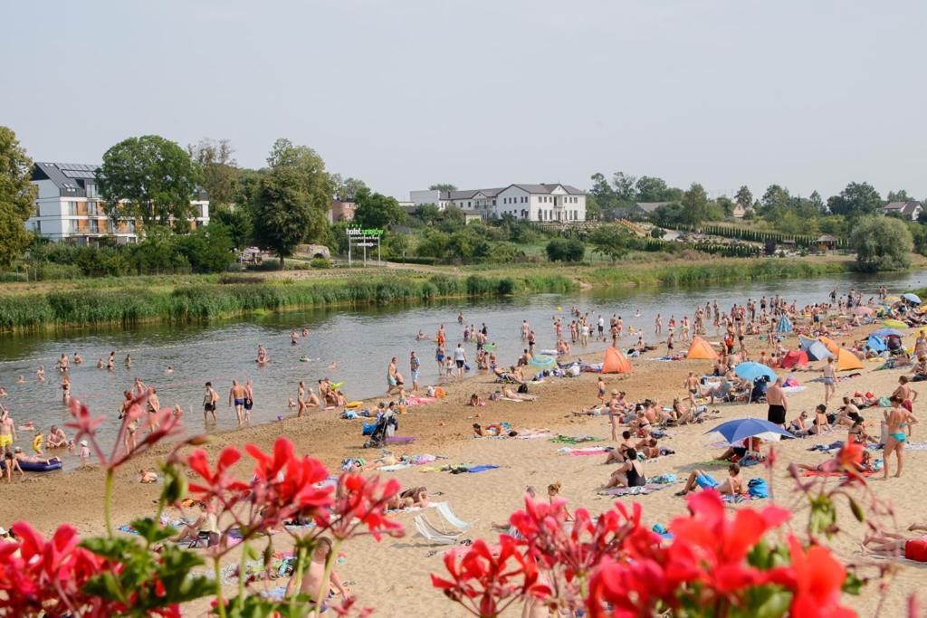 Lifestyle Apartments -Zielony Uniejow "Prywatne Kapiele Termalne" Bagian luar foto